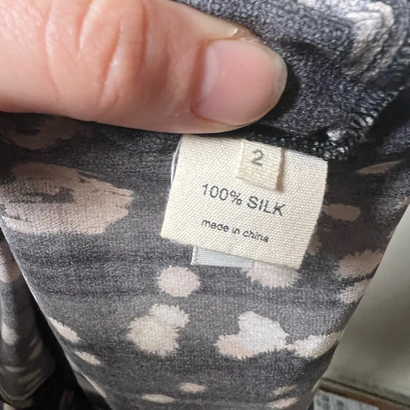 L’Agence Leopard Print Silk Top, size 2 - Picture 7 of 7